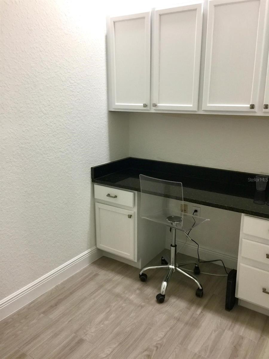 Image 7 of 20 For 2922 Ashland Lane S