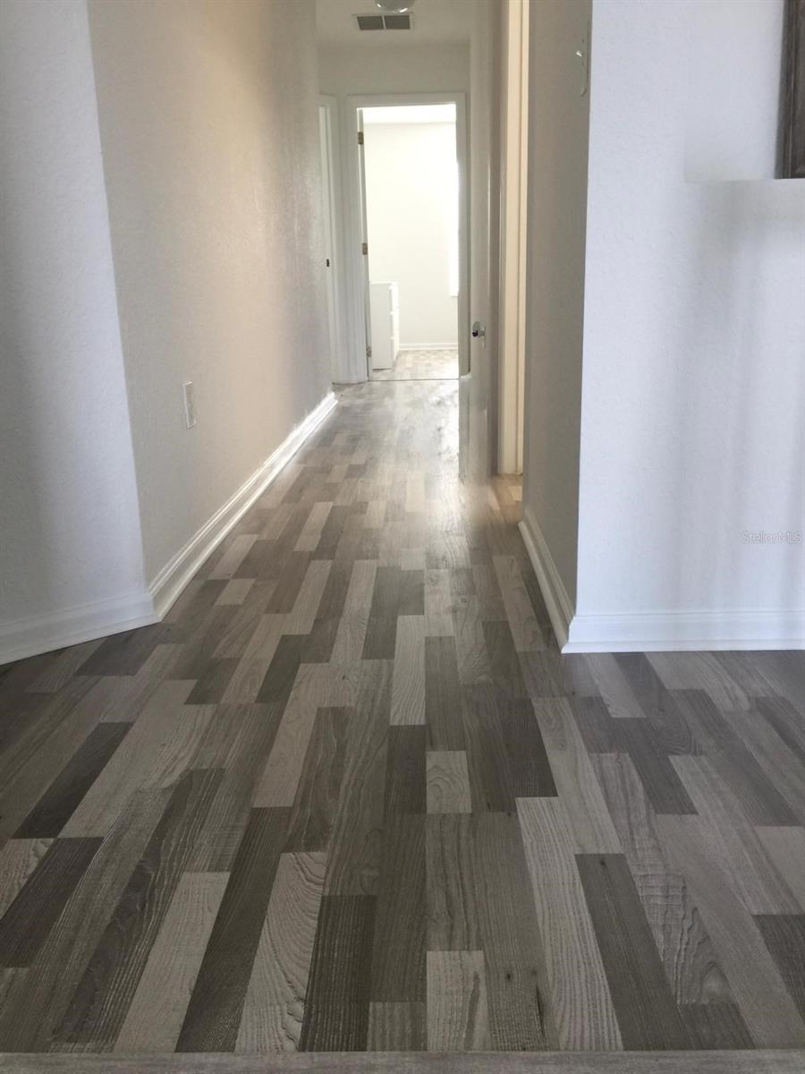 Image 9 of 20 For 2922 Ashland Lane S