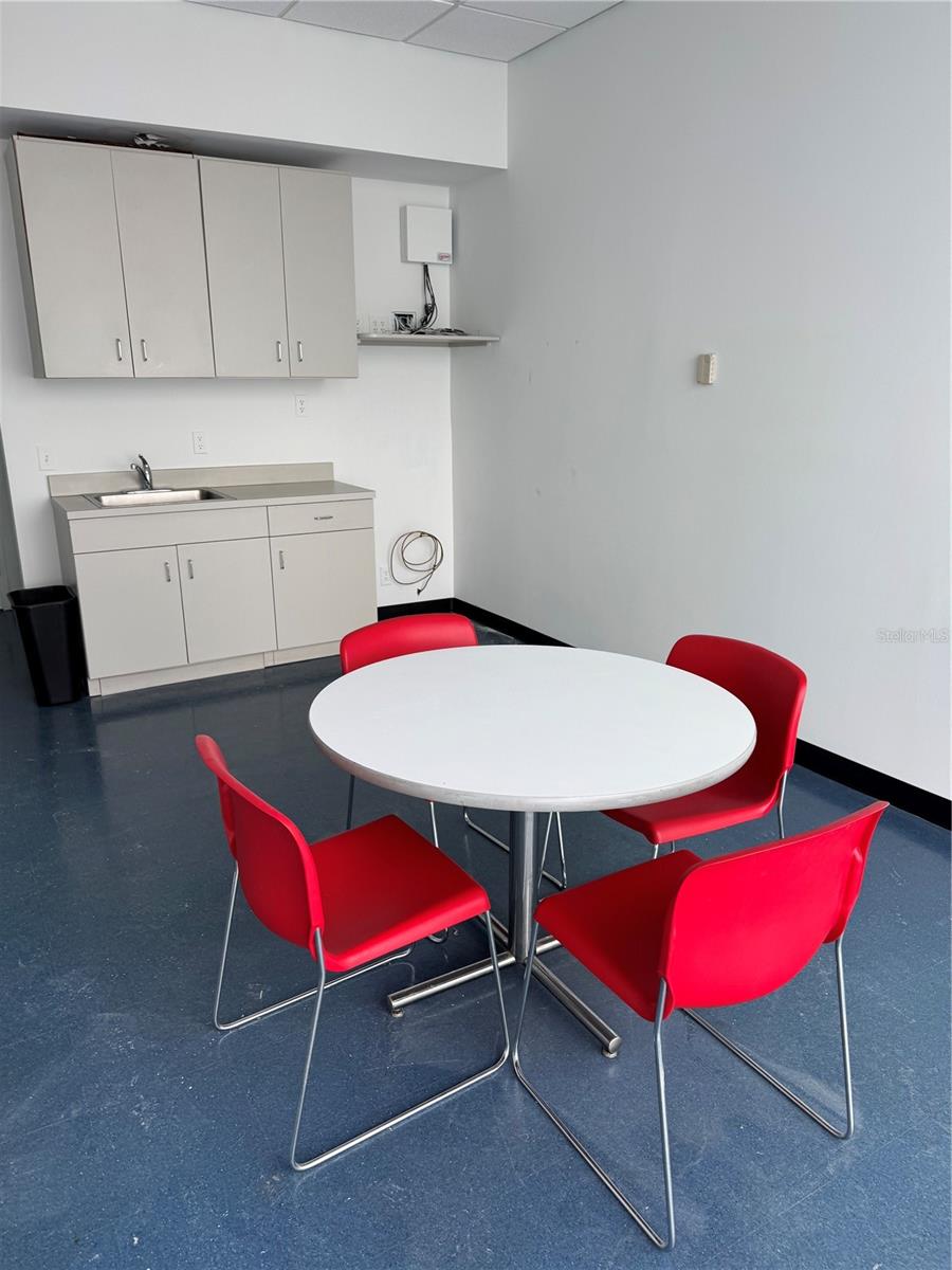 Image 5 of 14 For 3250 Federal Highway