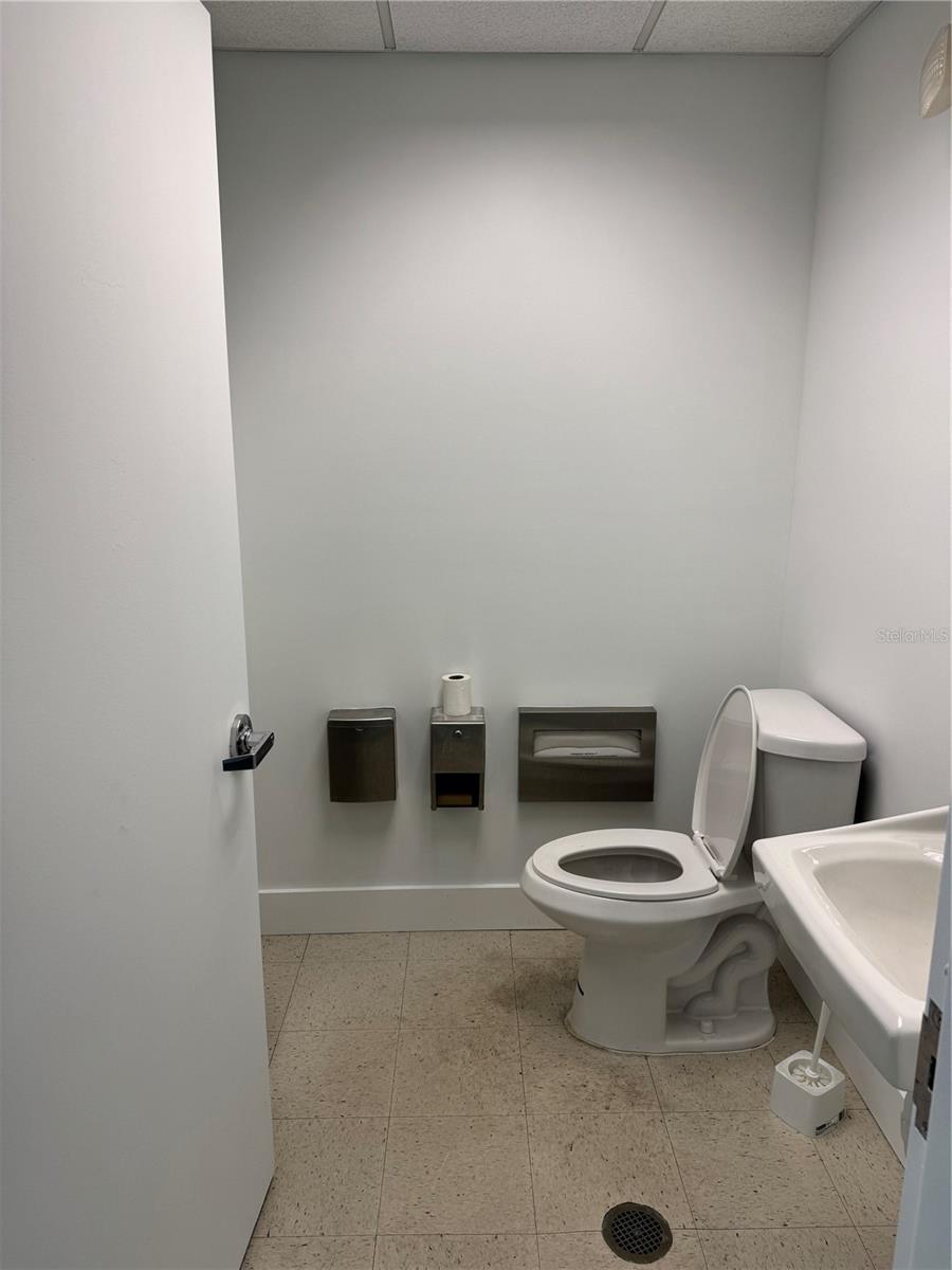 Image 7 of 14 For 3250 Federal Highway