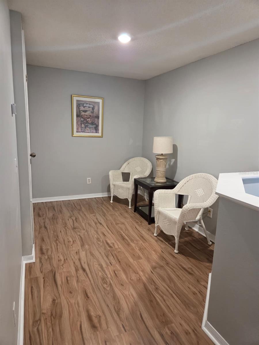 Image 17 of 18 For 115 Castlemain Circle