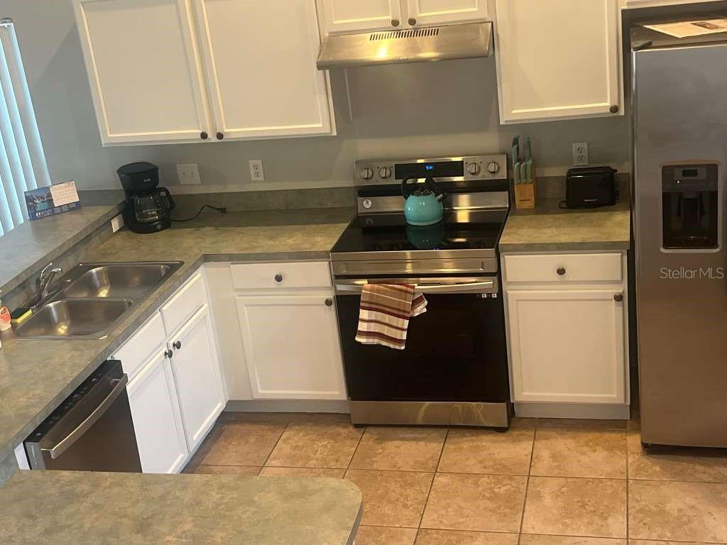 Image 3 of 18 For 115 Castlemain Circle