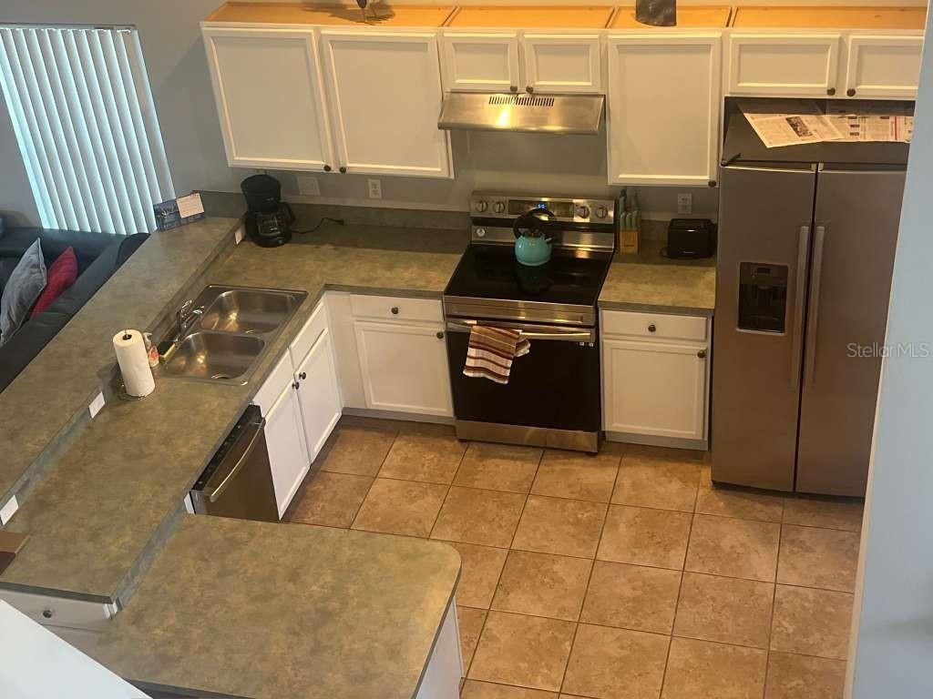 Image 4 of 18 For 115 Castlemain Circle