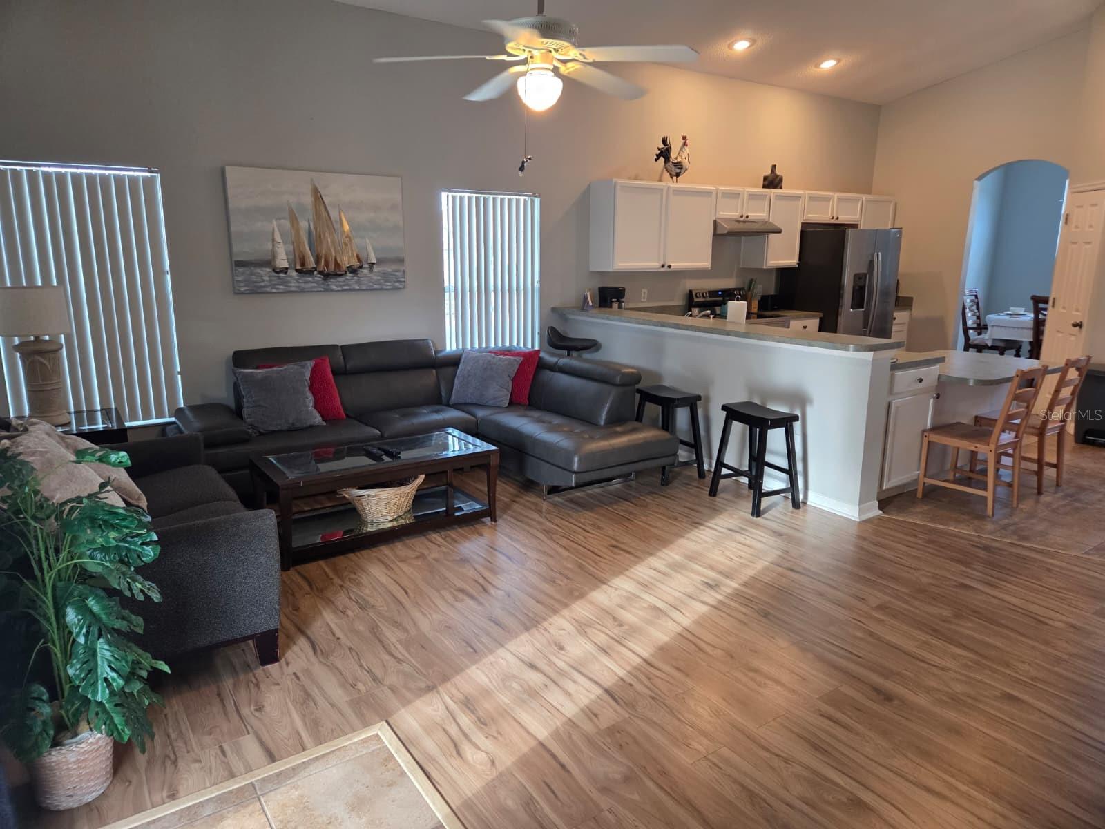 Image 9 of 18 For 115 Castlemain Circle