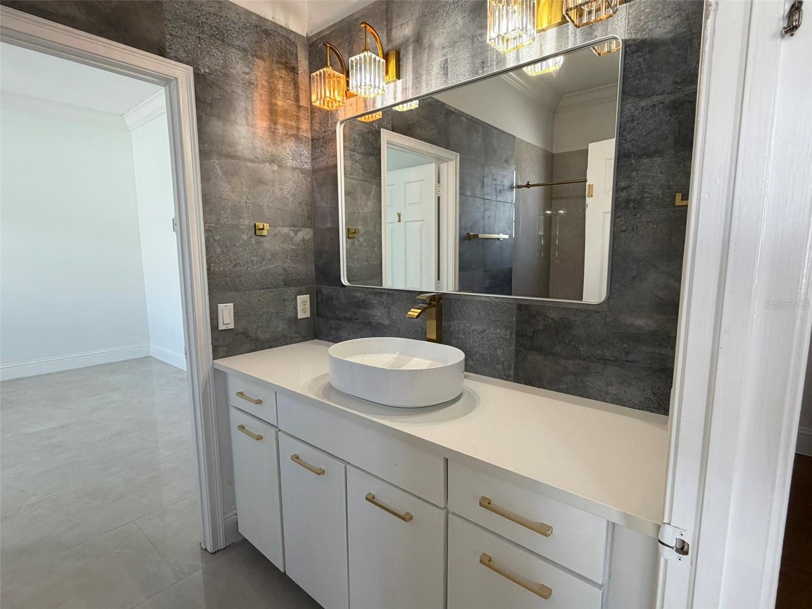 Image 15 of 31 For 2006 Pirie Place