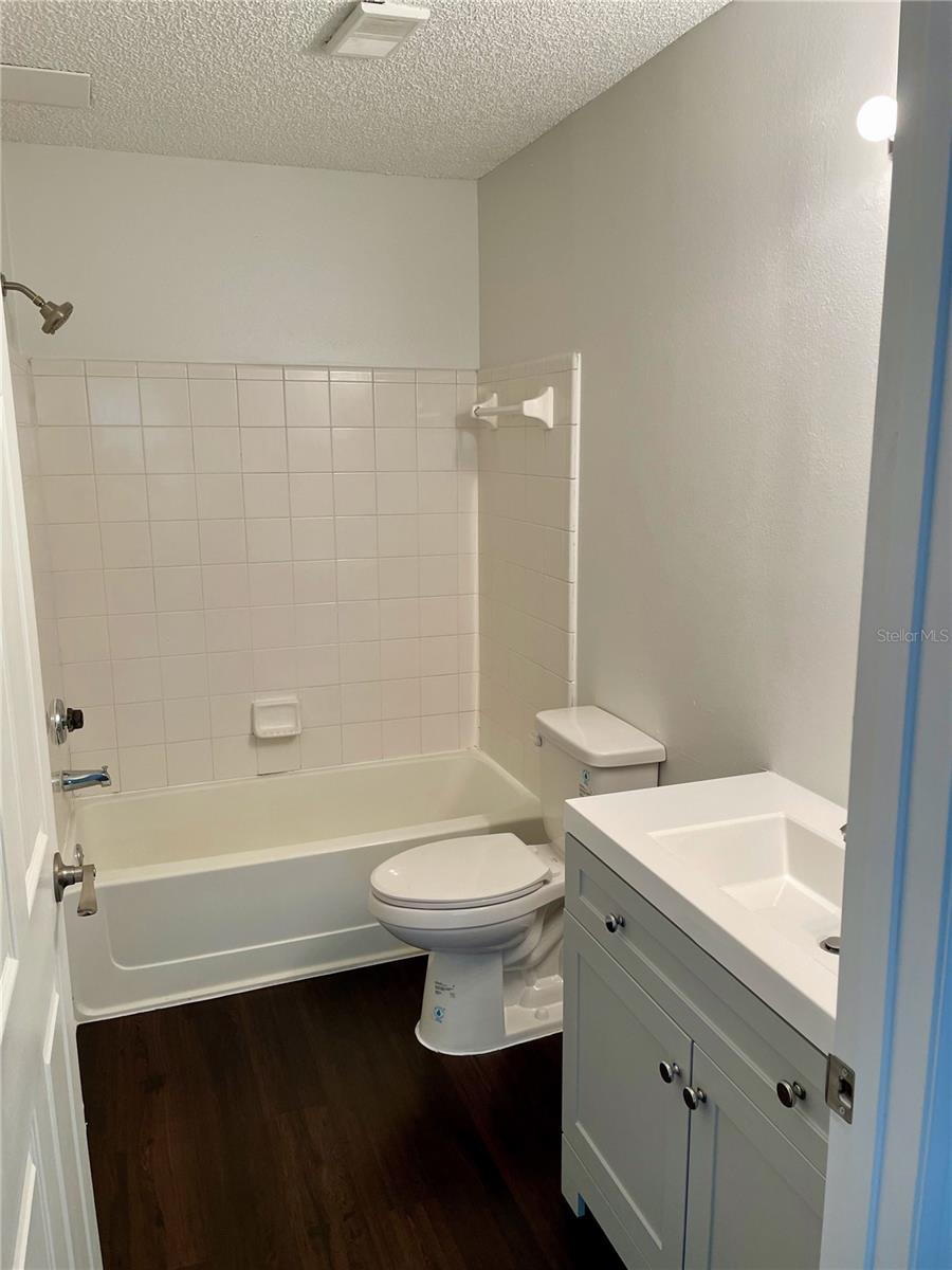 Image 9 of 12 For 2521 Grassy Point Drive 101