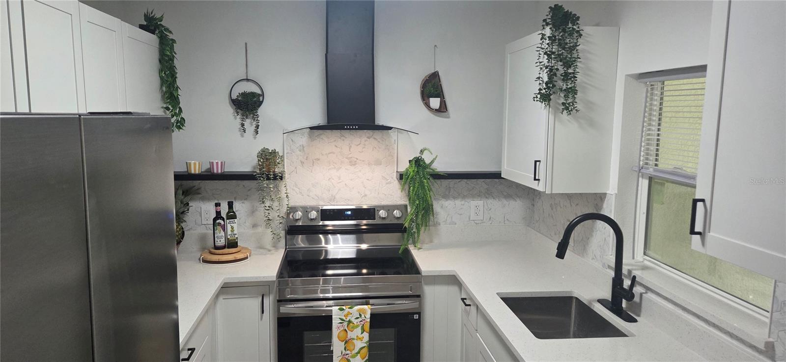 Image 12 of 79 For 1152 9th Street