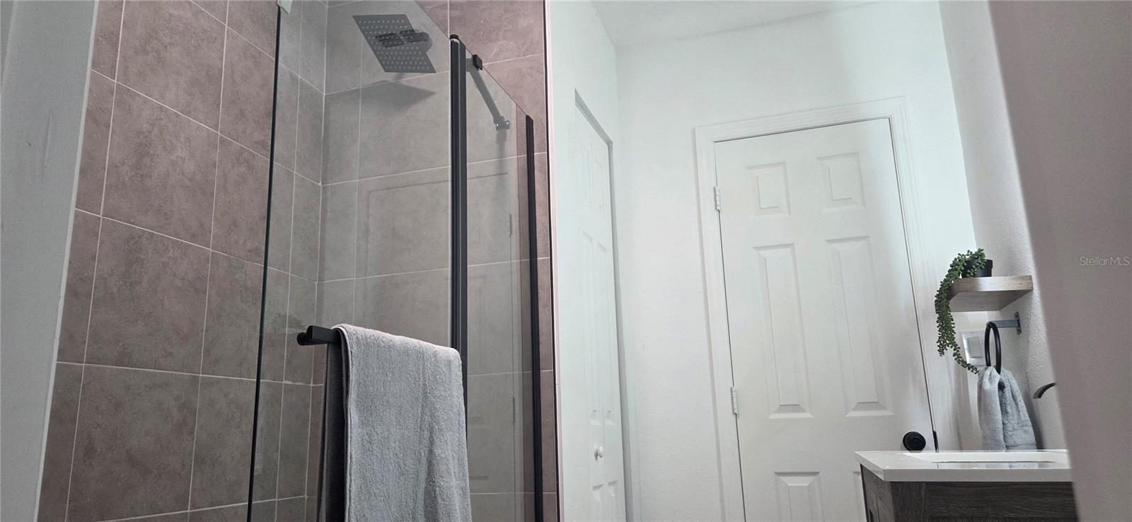 Image 34 of 79 For 1152 9th Street