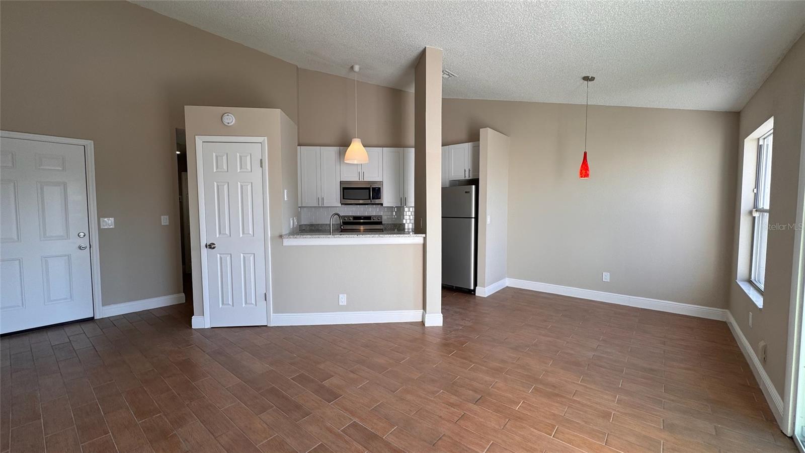 Image 3 of 16 For 2532 Woodgate Boulevard 202