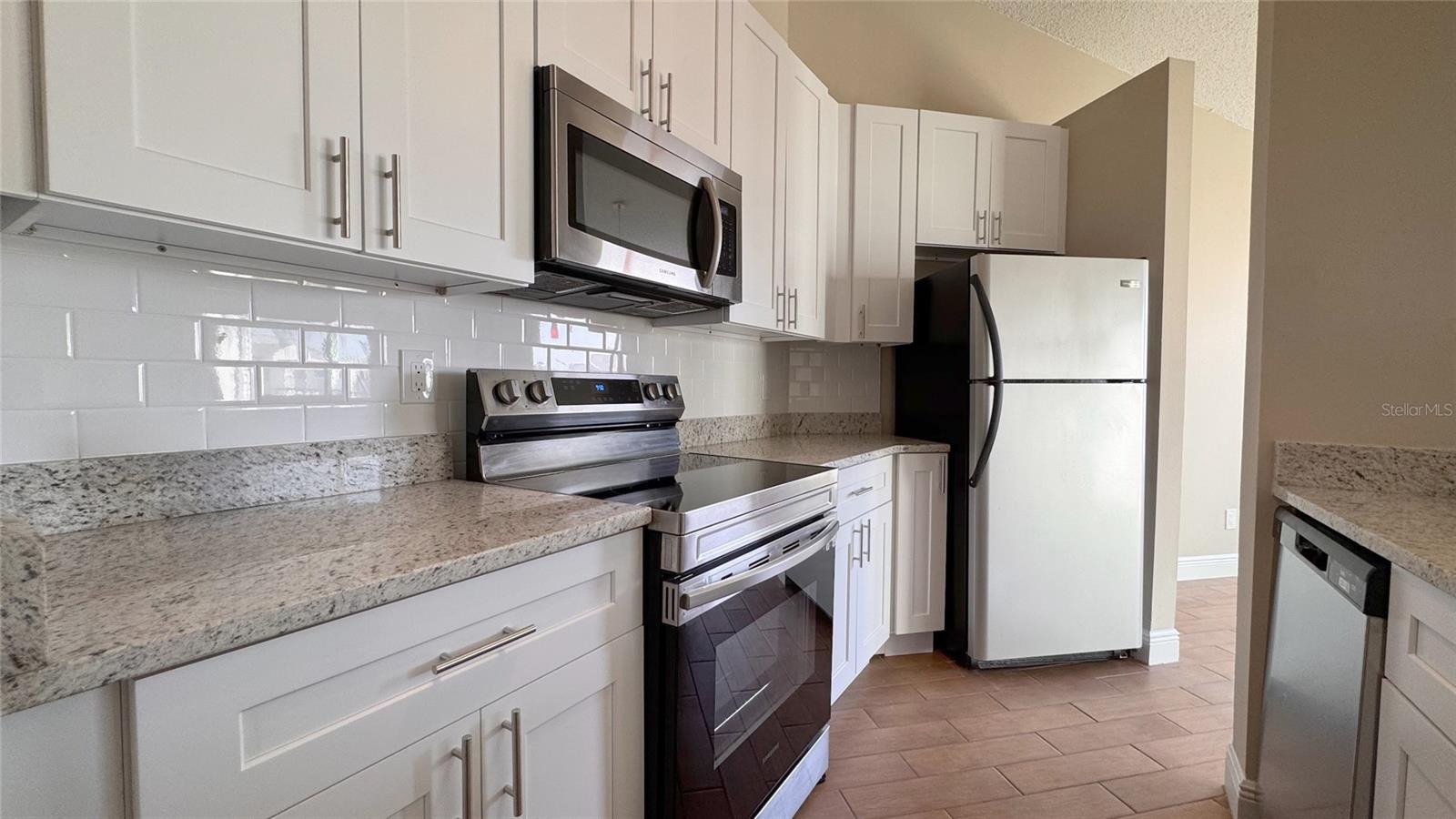 Image 6 of 16 For 2532 Woodgate Boulevard 202