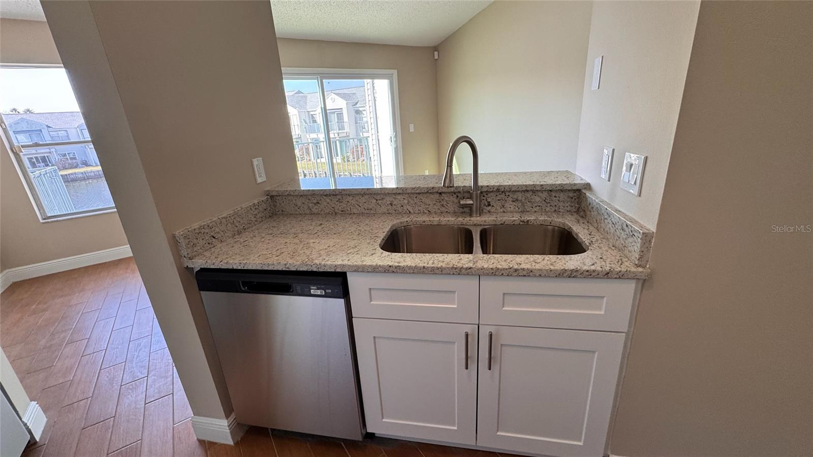 Image 7 of 16 For 2532 Woodgate Boulevard 202