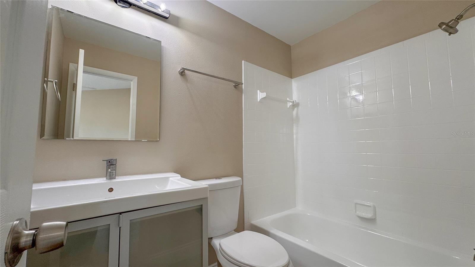 Image 9 of 16 For 2532 Woodgate Boulevard 202