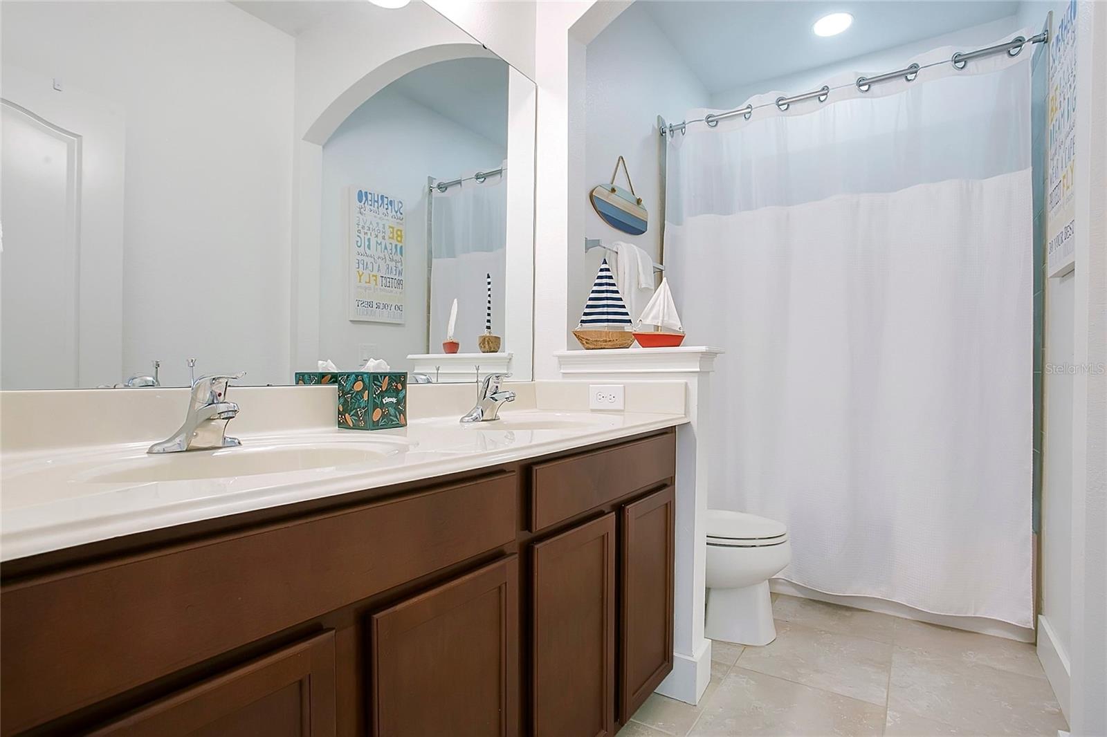 Image 22 of 46 For 13795 Eliot Avenue