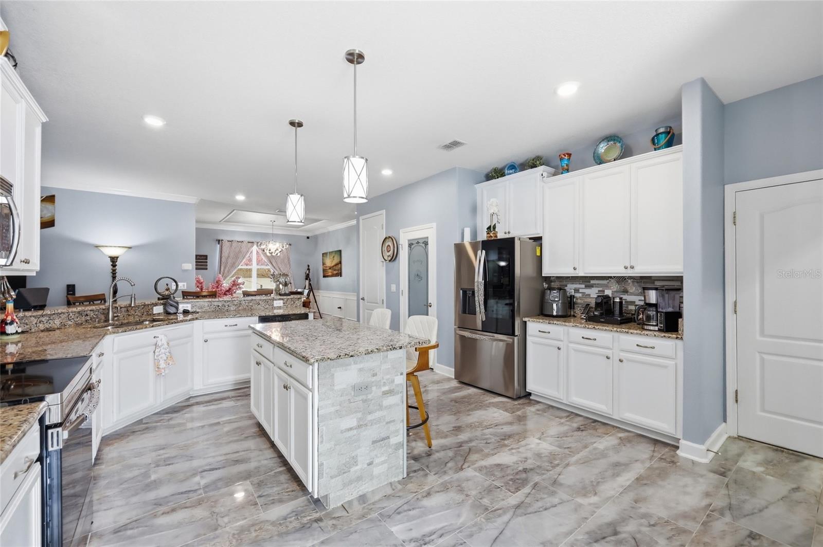 Image 6 of 32 For 4020 Carteret Drive