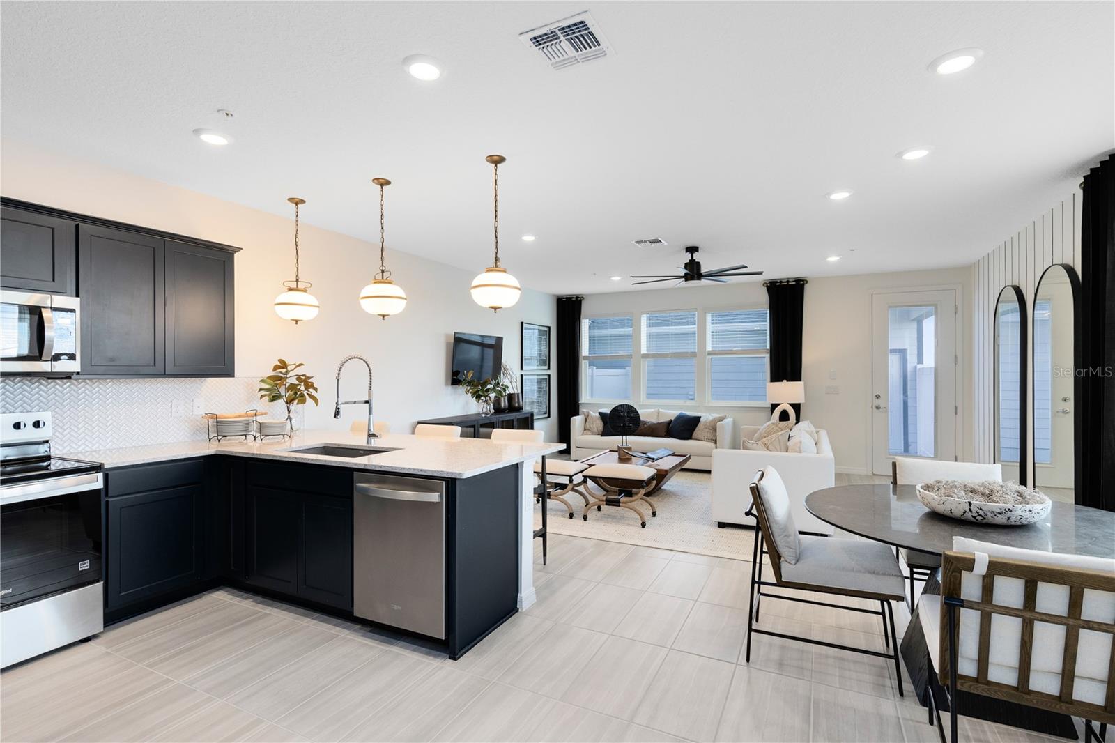 Image 6 of 35 For 10118 Hadley Street