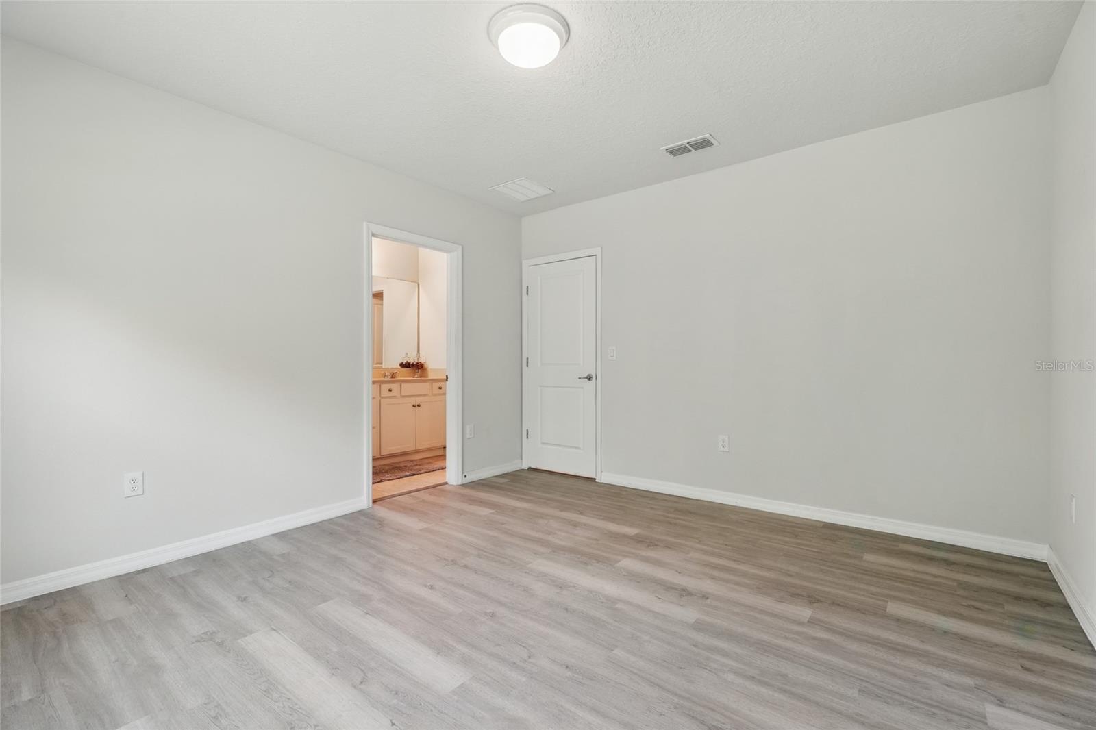 Image 28 of 69 For 5079 Royal Point Avenue