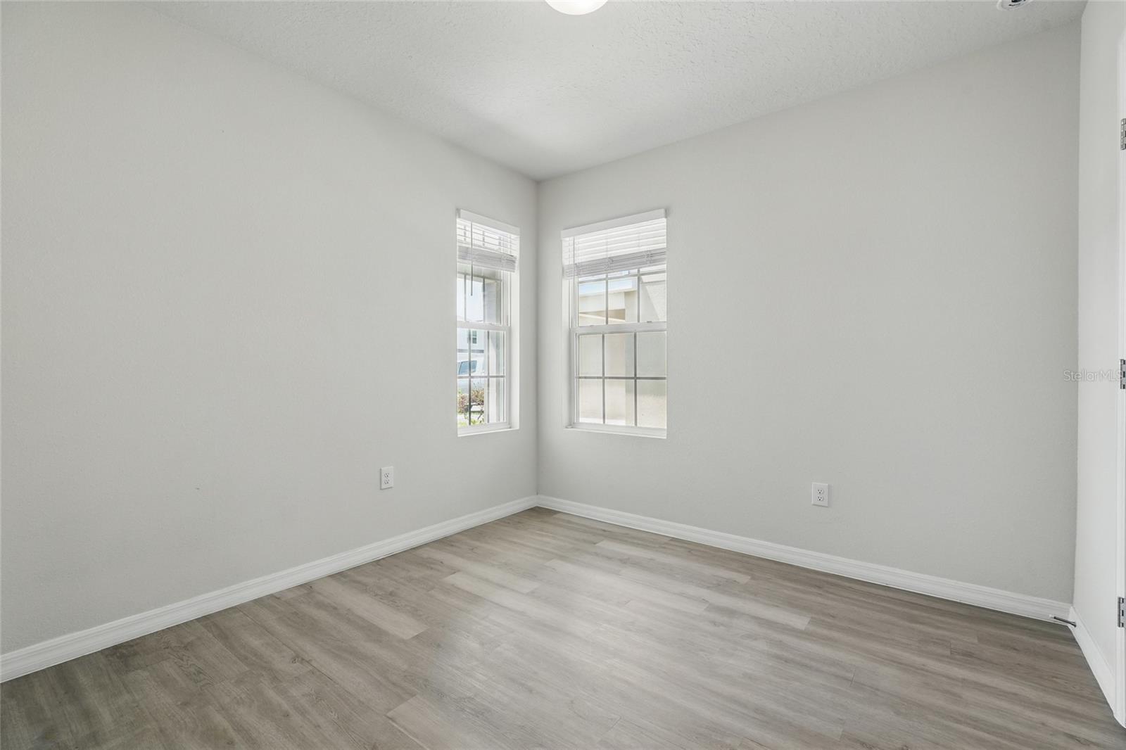 Image 39 of 69 For 5079 Royal Point Avenue