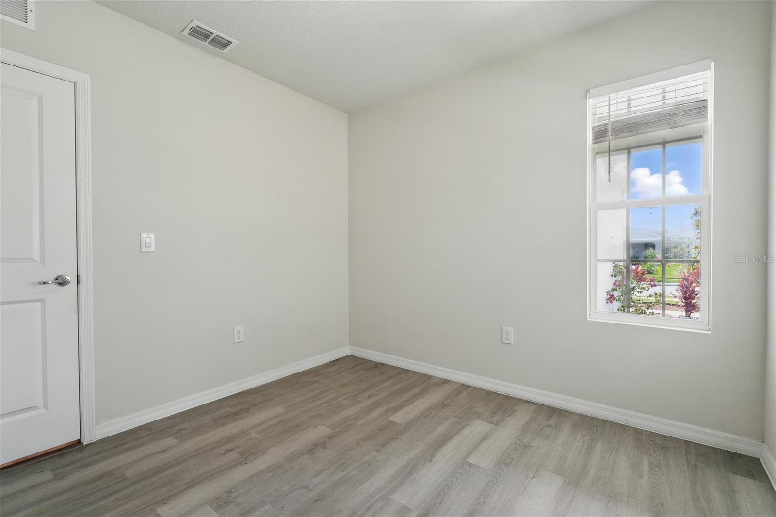 Image 41 of 69 For 5079 Royal Point Avenue