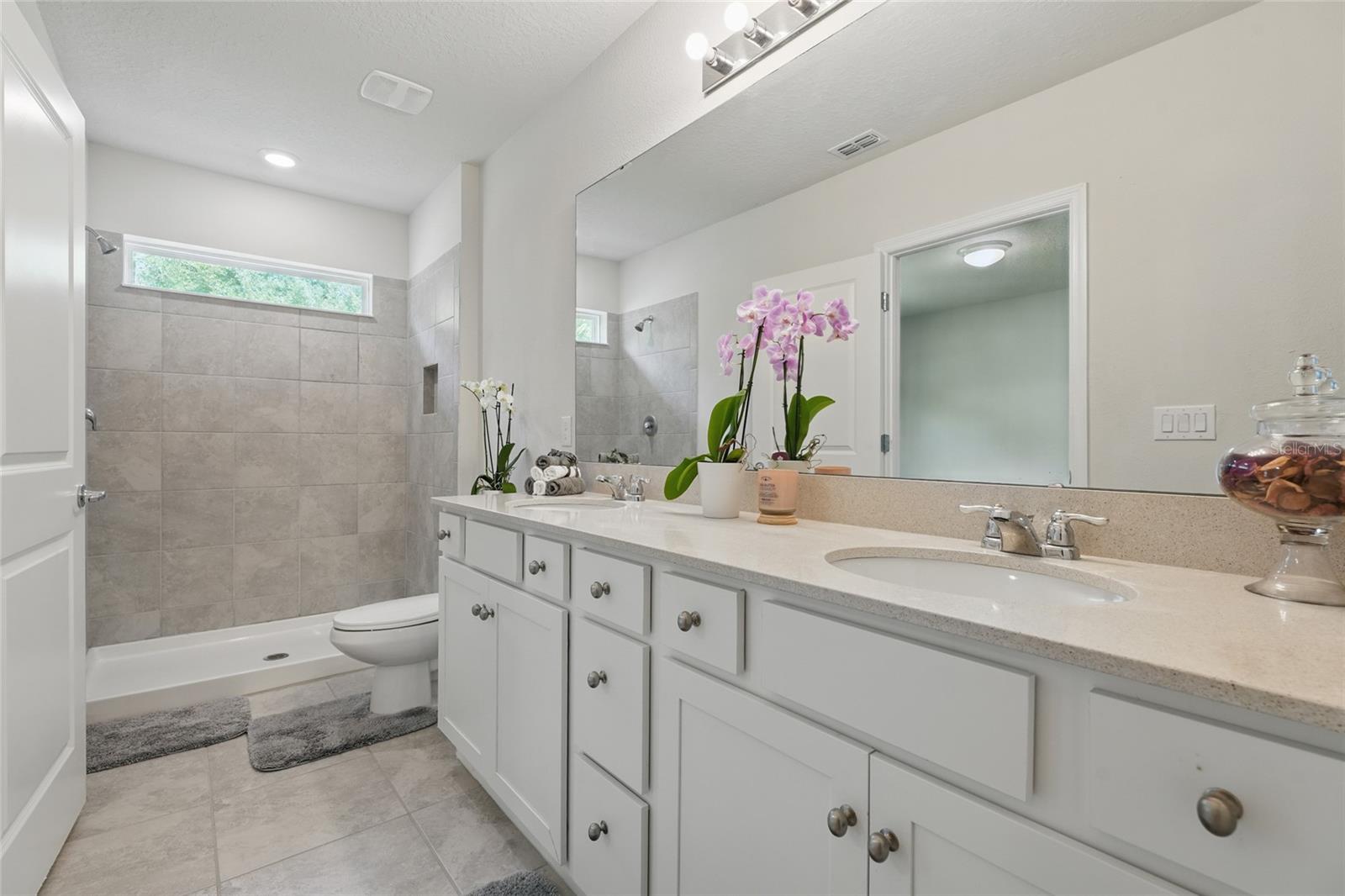 Image 8 of 69 For 5079 Royal Point Avenue