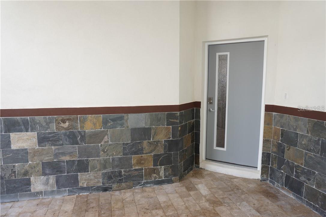 Image 11 of 31 For 1908 Greenbriar Terrace