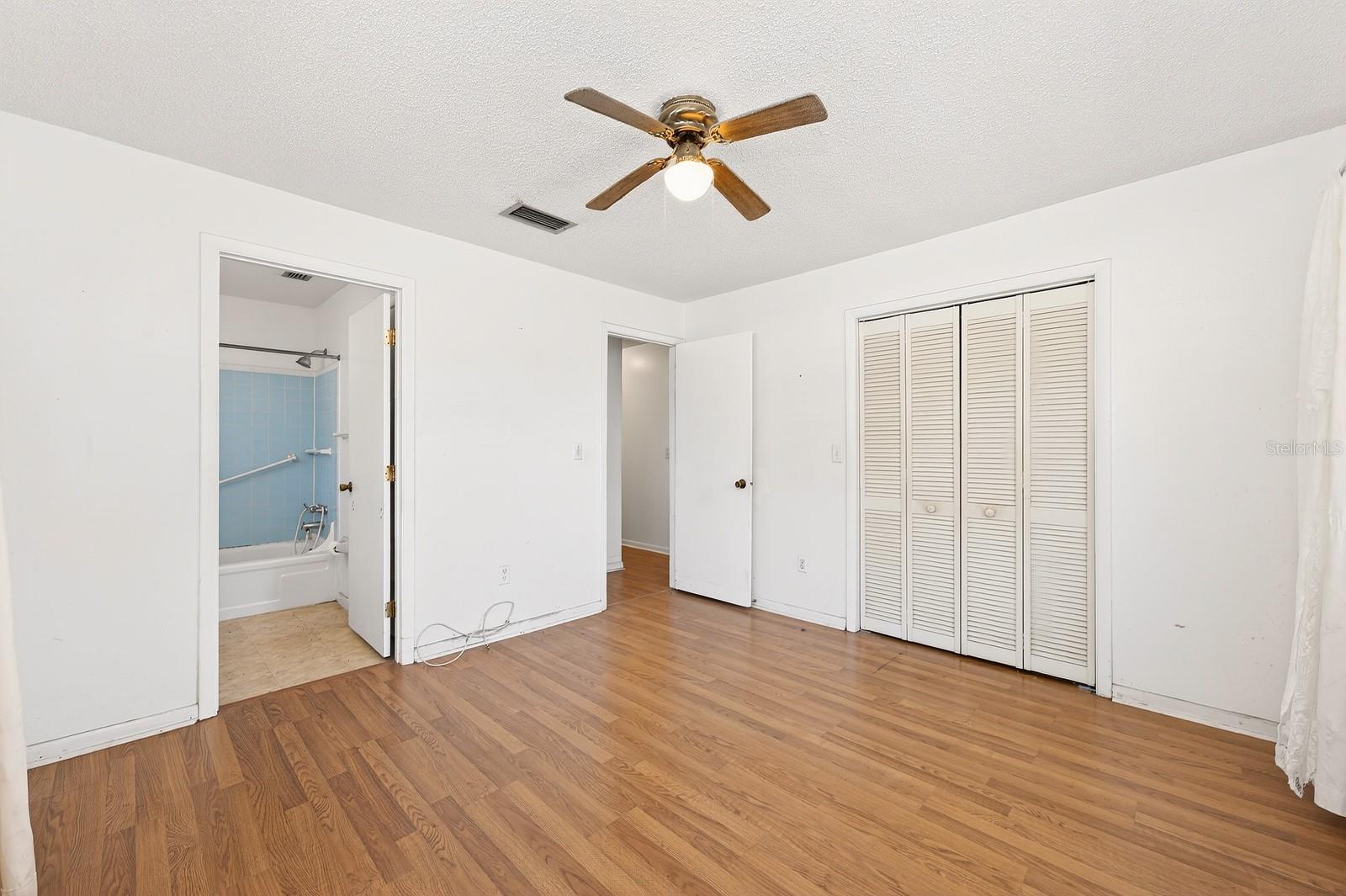 Image 10 of 25 For 2445 Bay Avenue