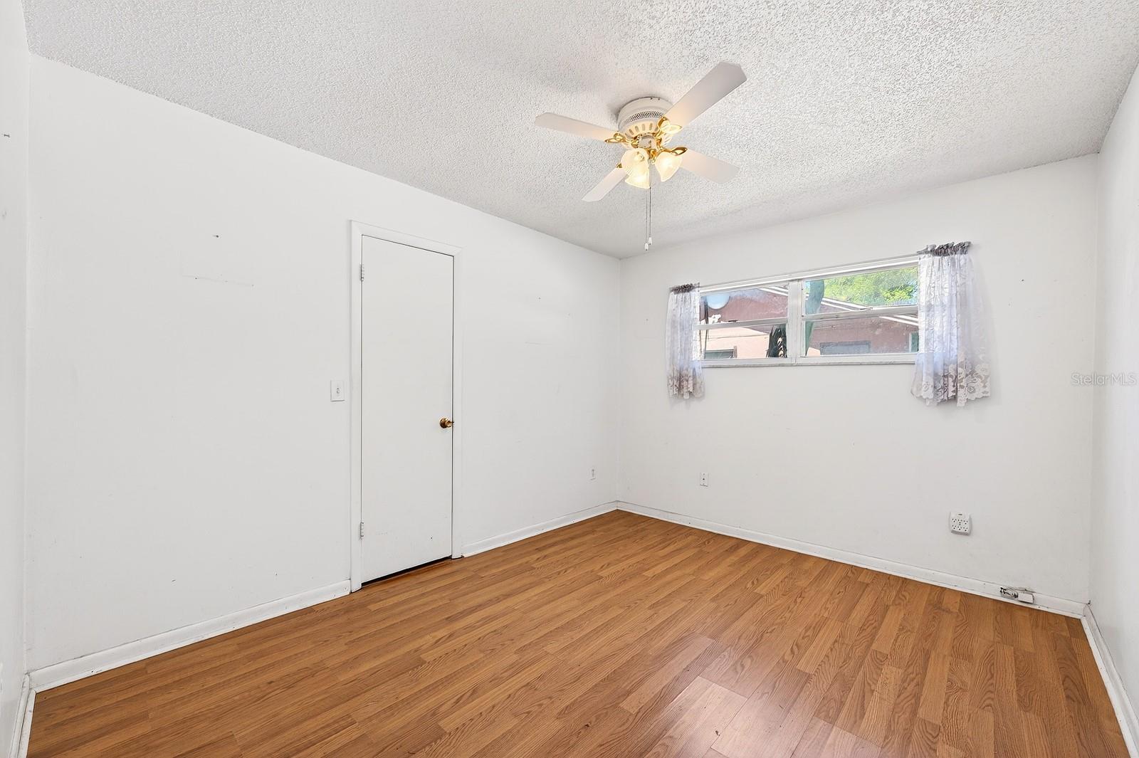 Image 13 of 25 For 2445 Bay Avenue