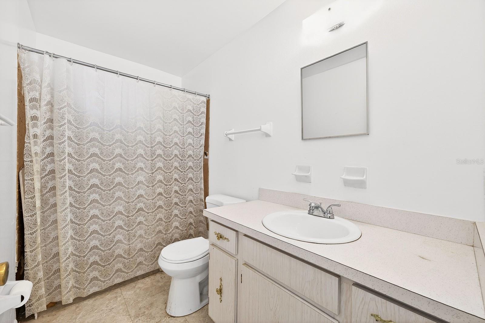 Image 14 of 25 For 2445 Bay Avenue