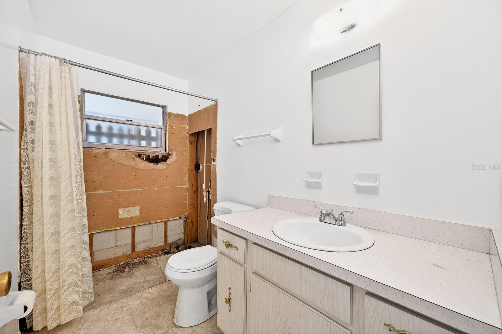 Image 15 of 25 For 2445 Bay Avenue