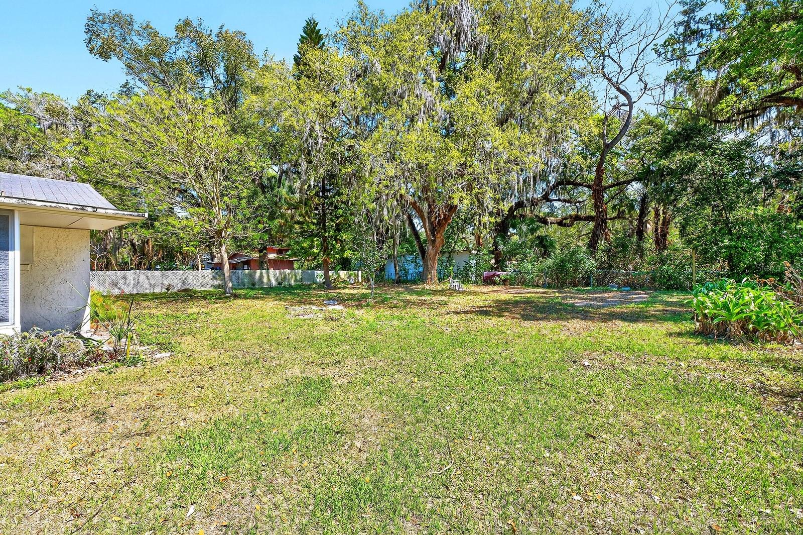 Image 18 of 25 For 2445 Bay Avenue