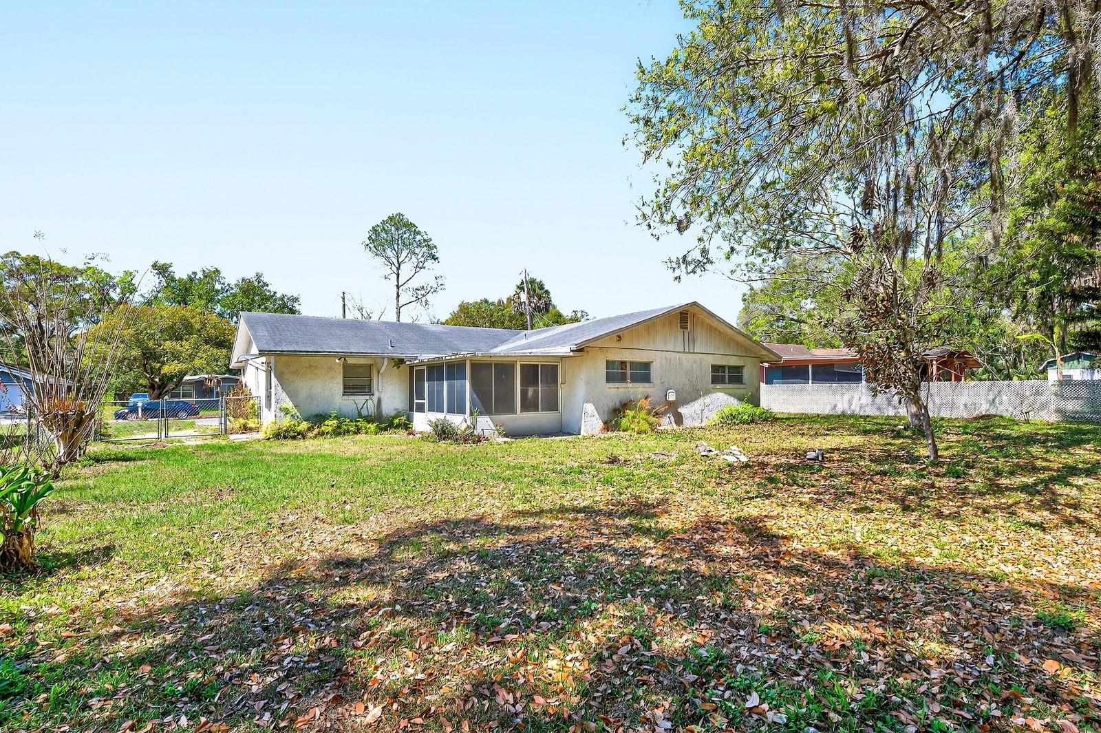 Image 20 of 25 For 2445 Bay Avenue