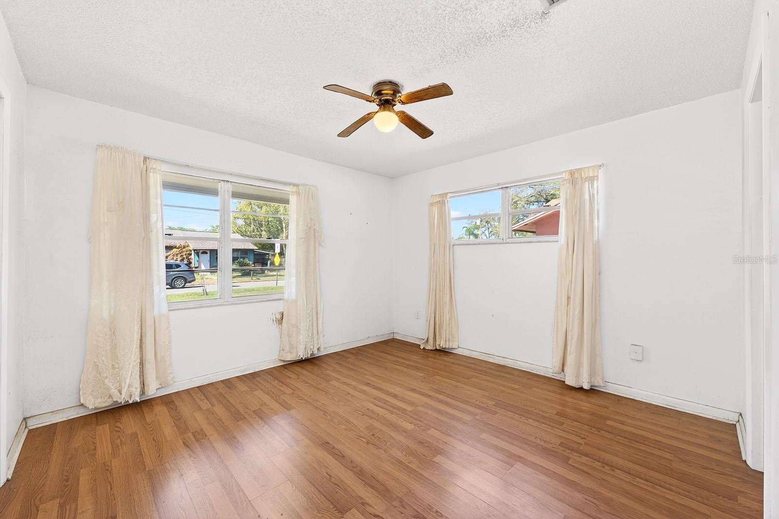 Image 8 of 25 For 2445 Bay Avenue