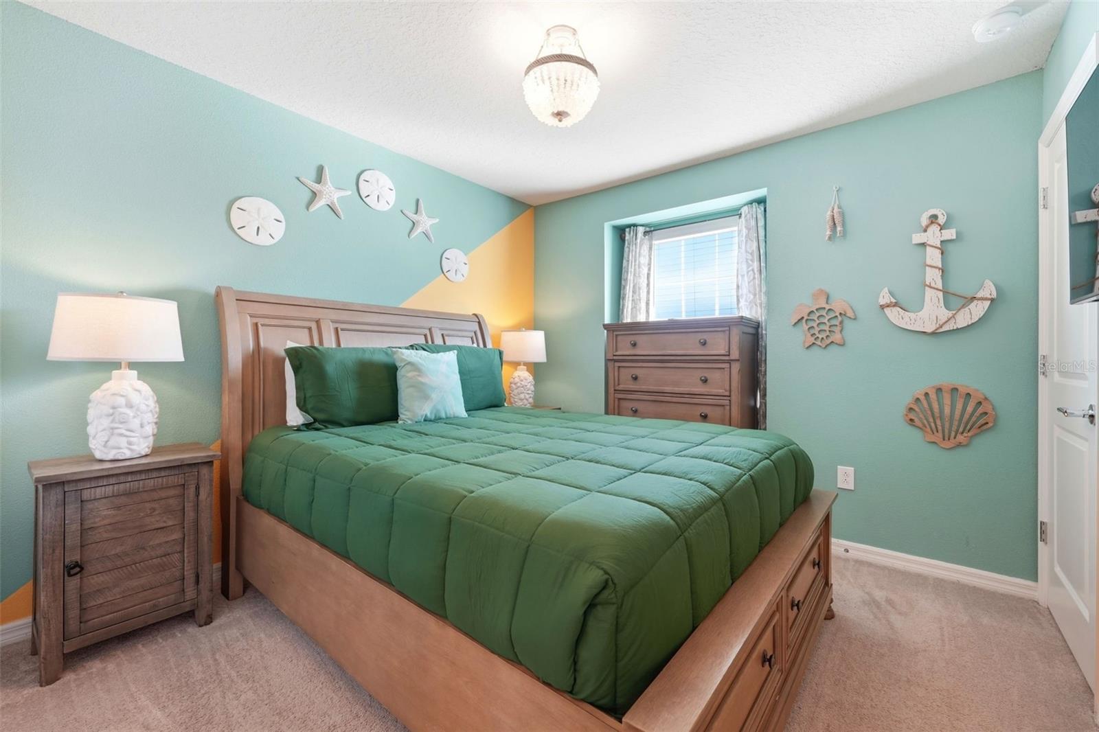 Image 22 of 43 For 626 Jasmine Ln