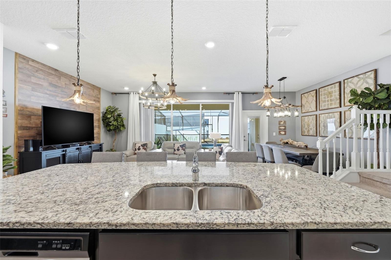 Image 5 of 43 For 626 Jasmine Ln