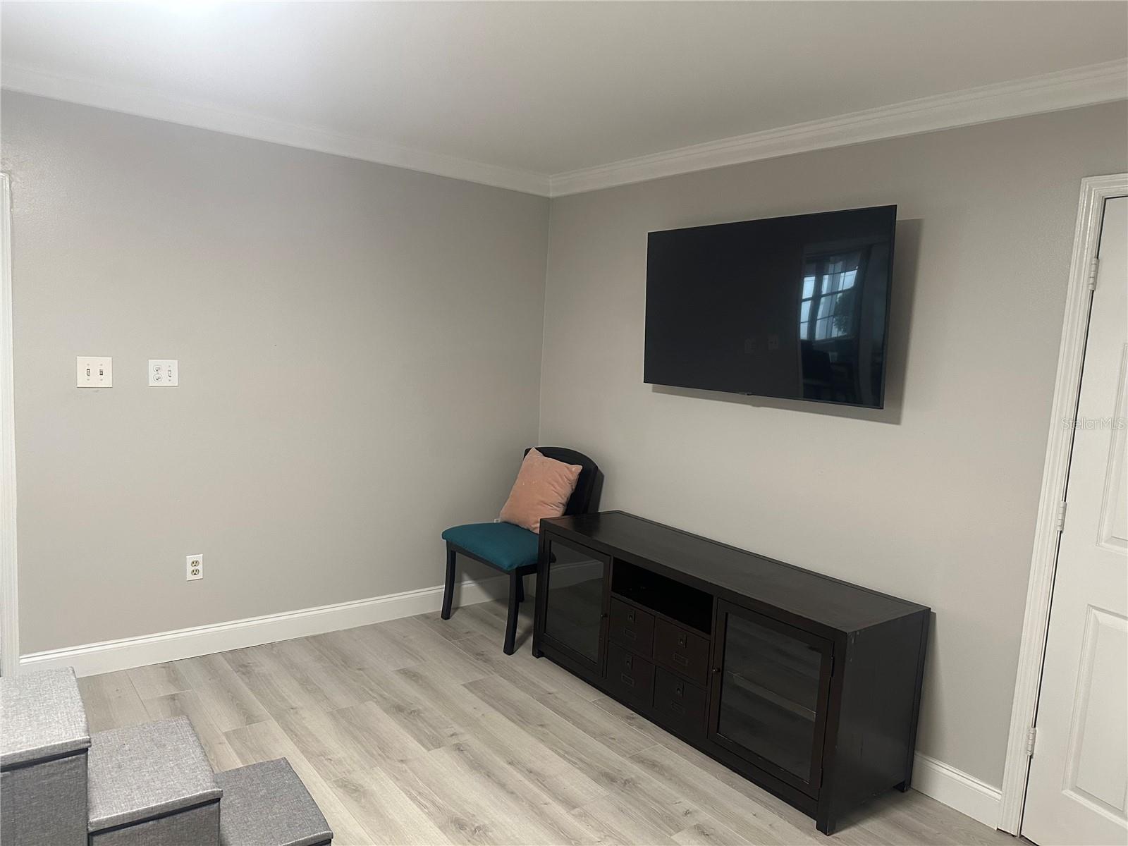 Image 15 of 37 For 220 Reading Way