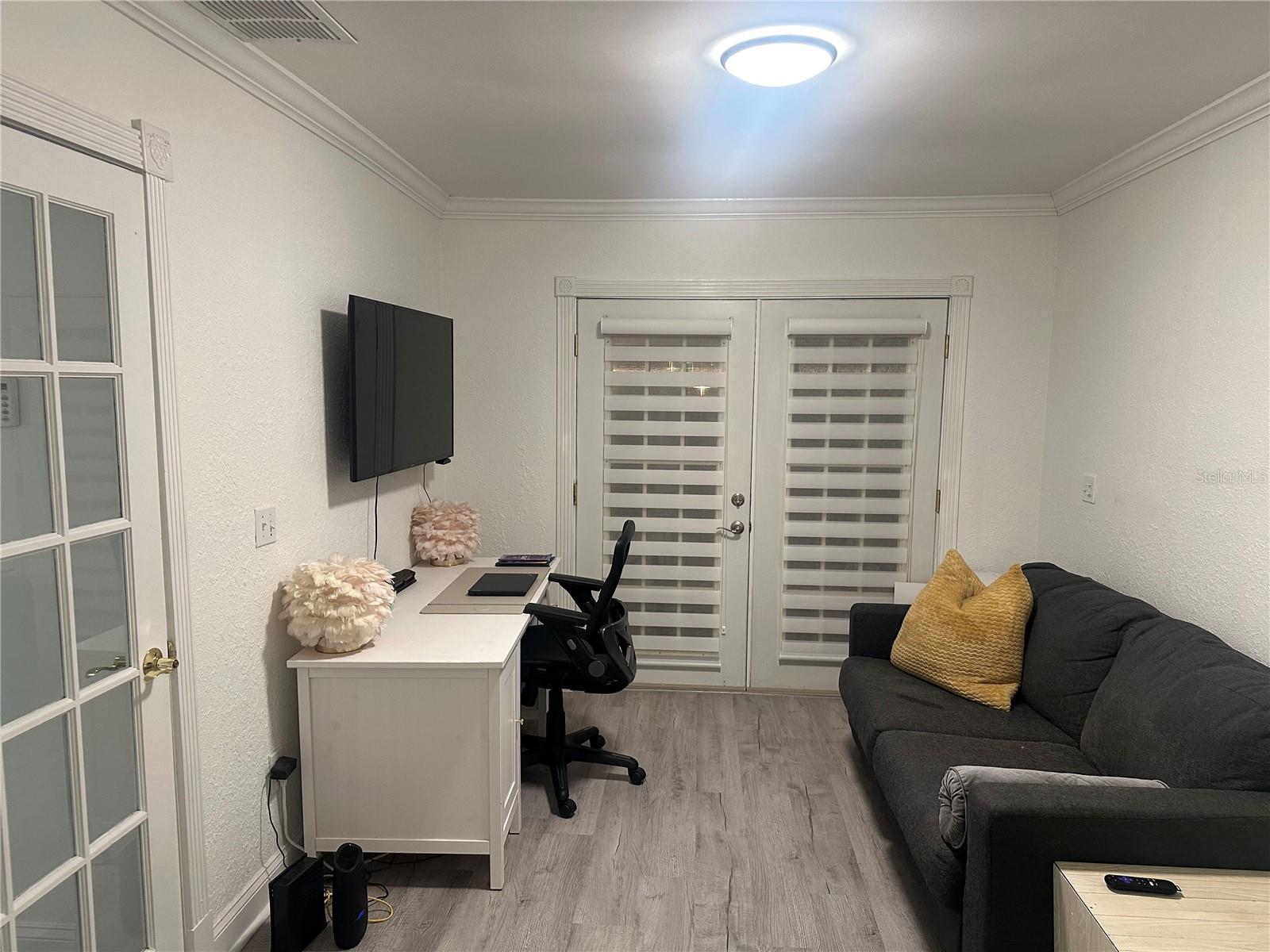 Image 23 of 37 For 220 Reading Way