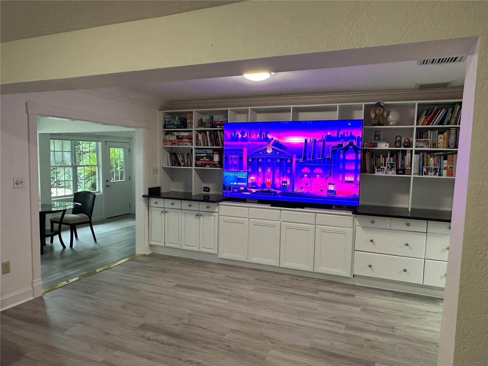 Image 8 of 37 For 220 Reading Way