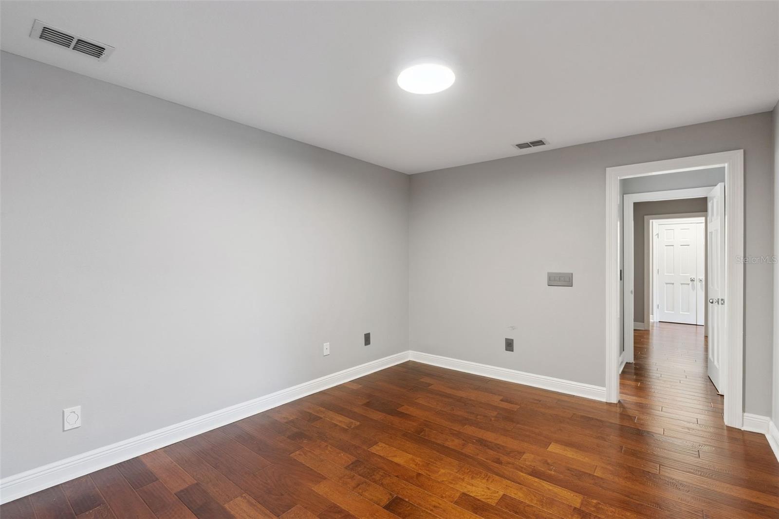 Image 61 of 78 For 5001 Latrobe Drive