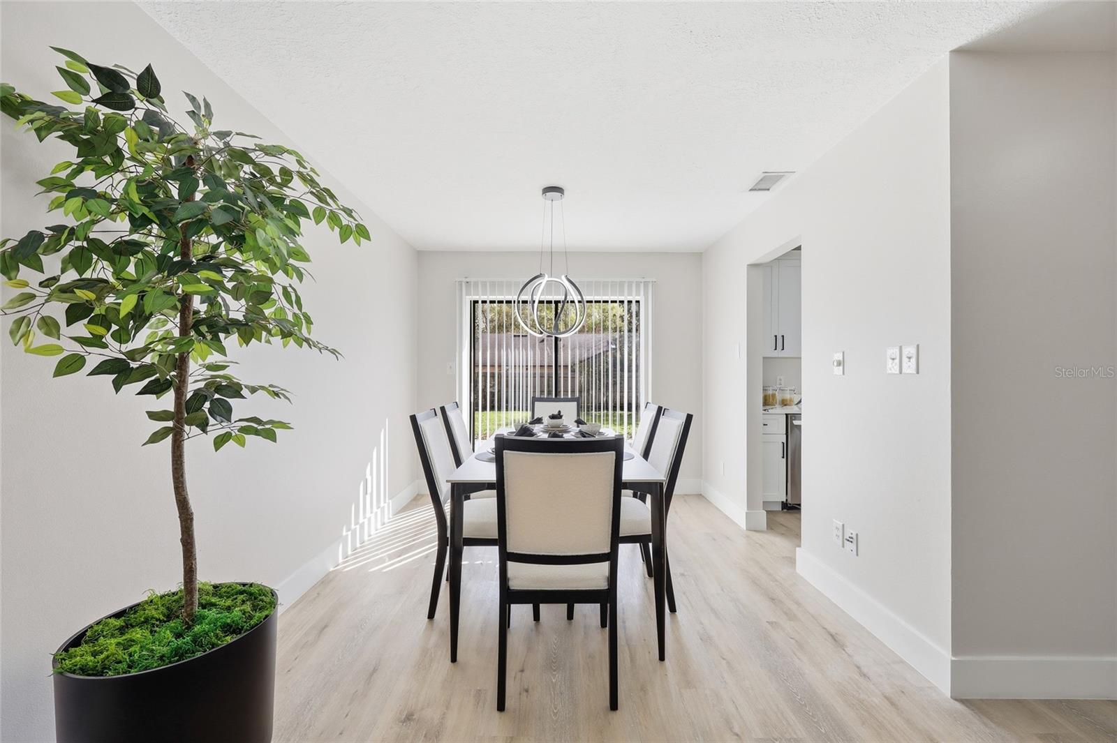 Image 7 of 32 For 645 Rosemere Circle