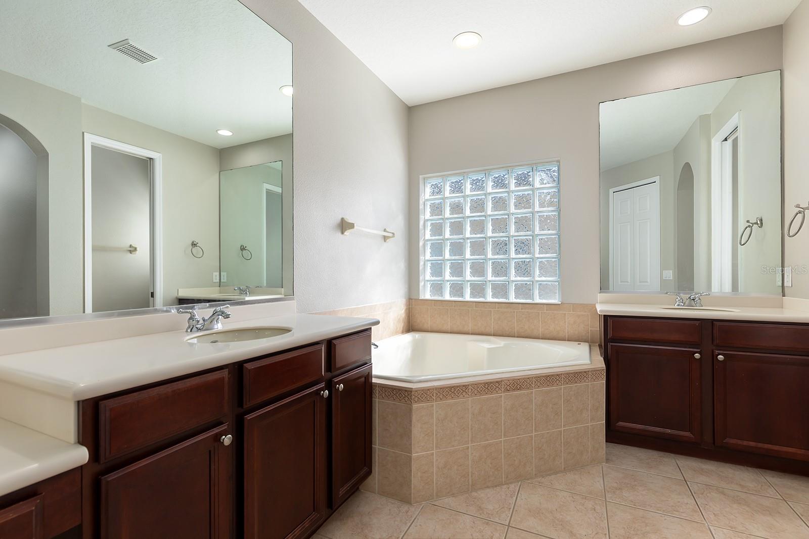 Image 21 of 43 For 2585 Turtlehead Cove