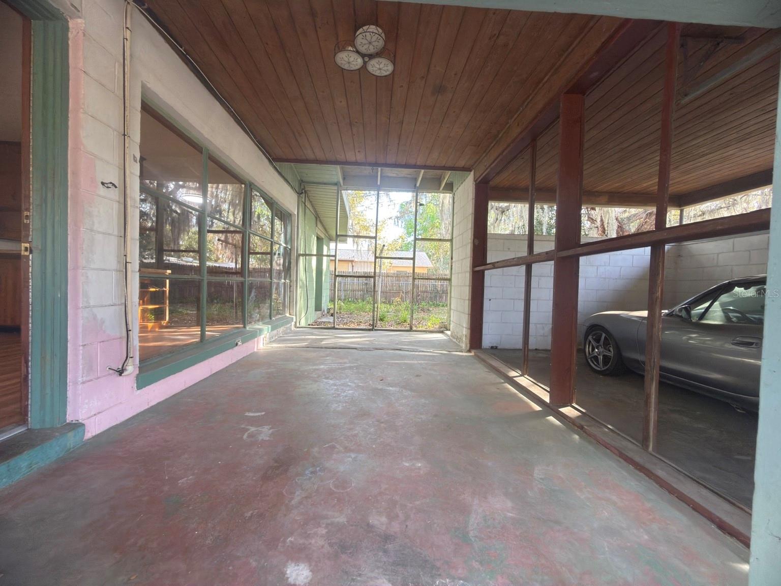 Image 17 of 30 For 2103 Vine Street