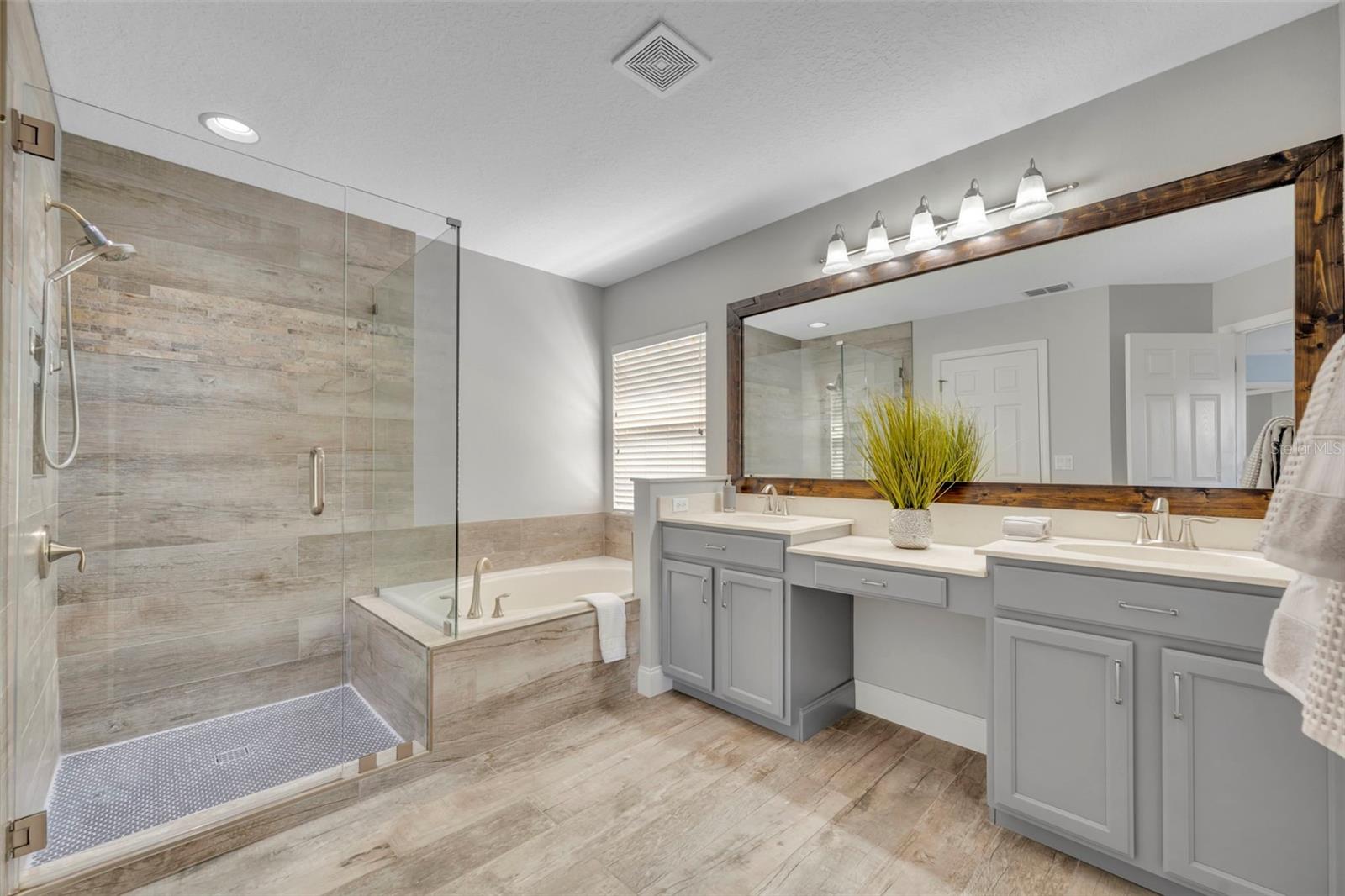 Image 33 of 61 For 13431 Early Frost Circle