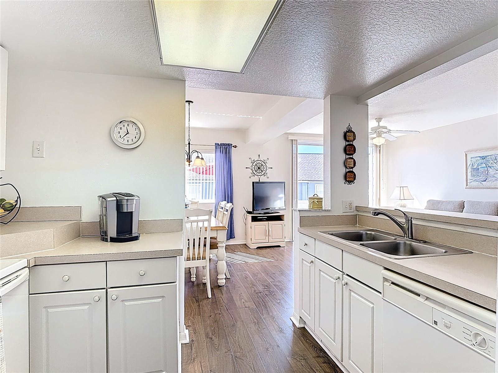 Image 12 of 40 For 565 Orchid Drive