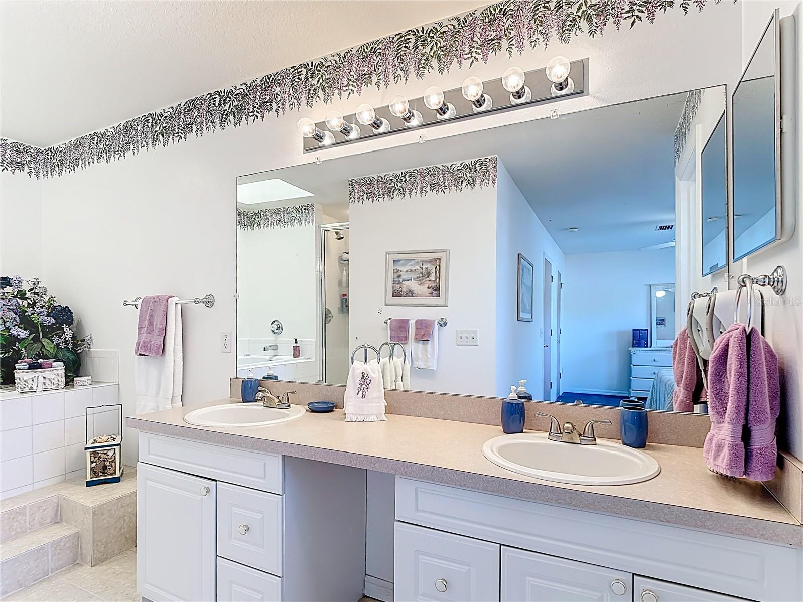 Image 19 of 40 For 565 Orchid Drive