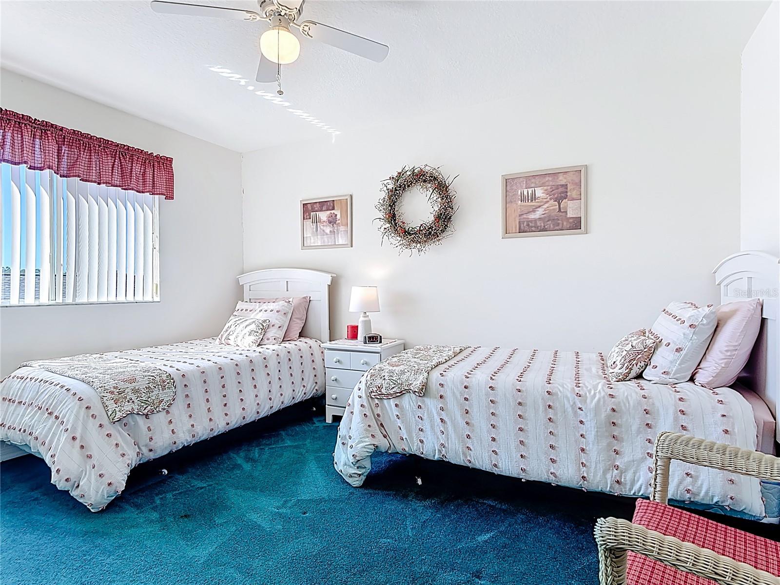 Image 21 of 40 For 565 Orchid Drive