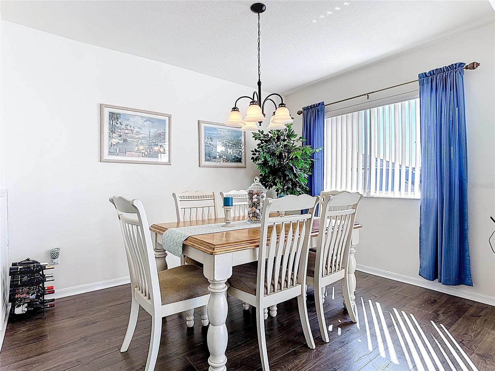 Image 4 of 40 For 565 Orchid Drive