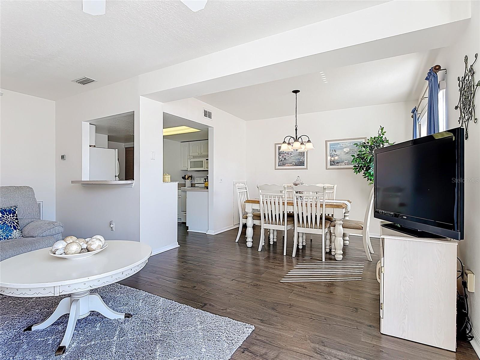 Image 5 of 40 For 565 Orchid Drive