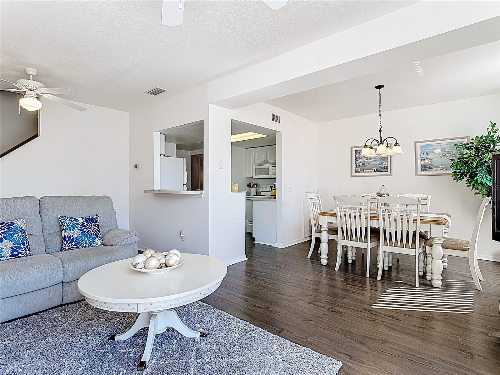 Image 7 of 40 For 565 Orchid Drive