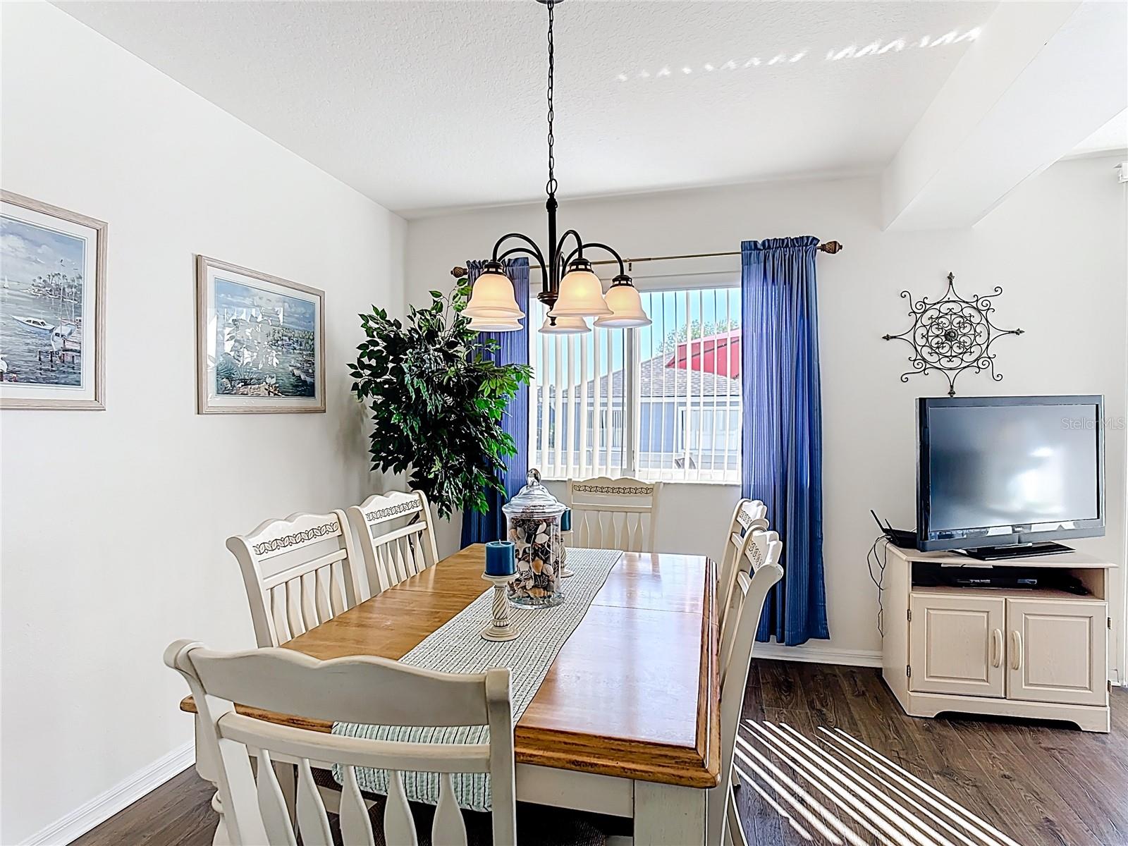 Image 8 of 40 For 565 Orchid Drive