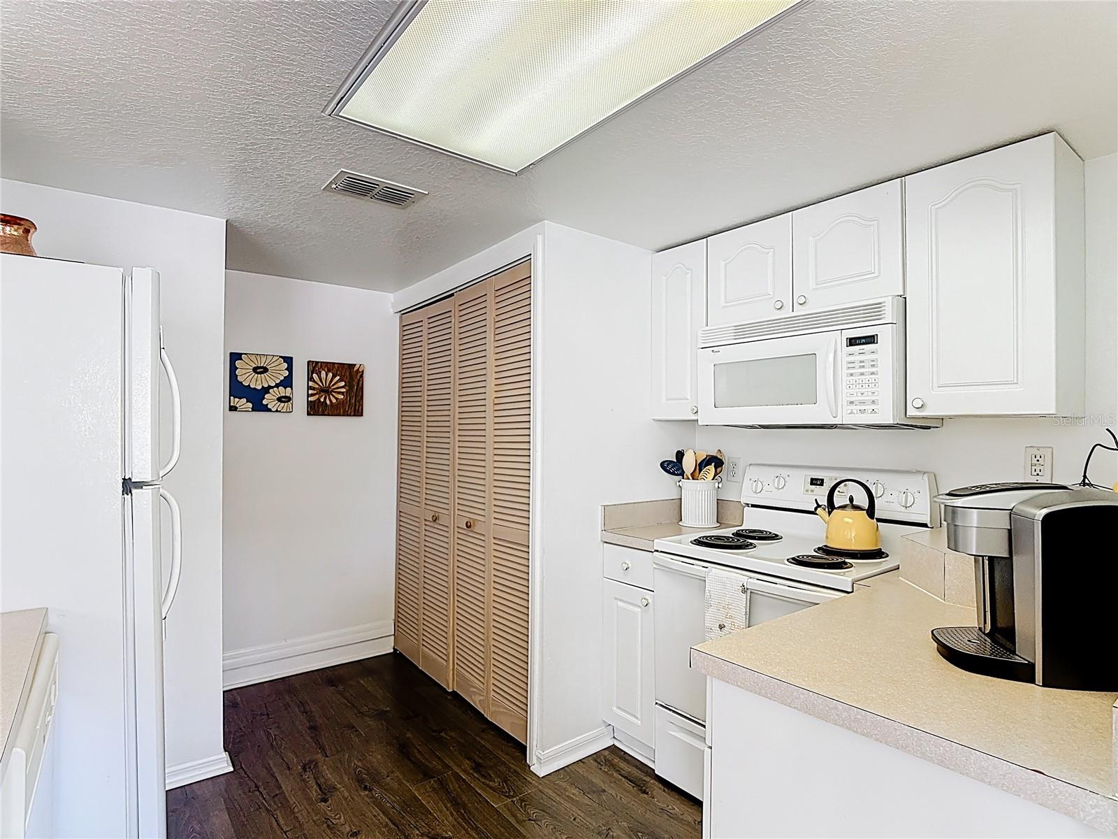 Image 9 of 40 For 565 Orchid Drive