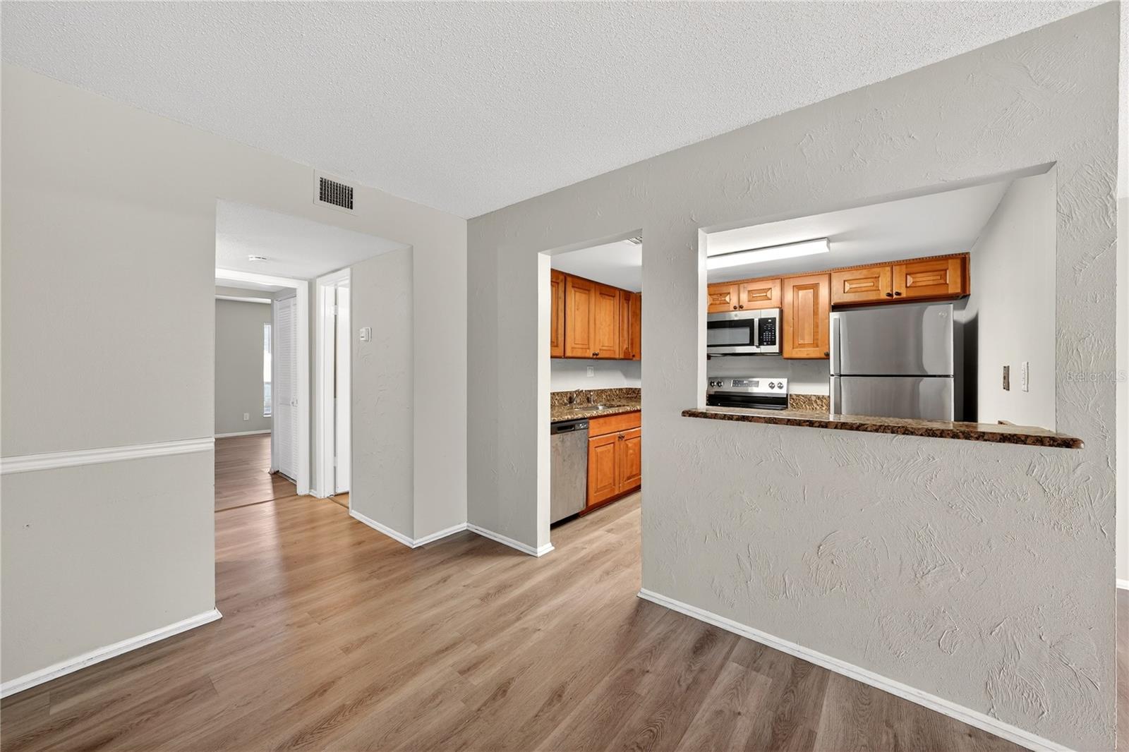 Image 7 of 39 For 200 Maitland Ave  93